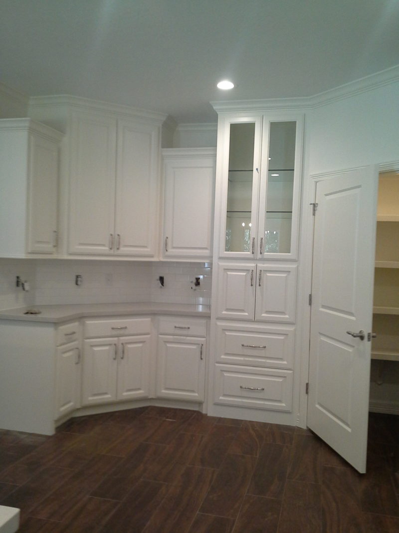Graceful white kitchen